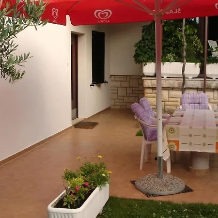 Apartment In Mit Gepflegtem Garten Umag