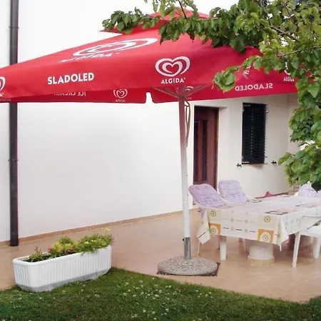 In Mit Gepflegtem Garten * Umag