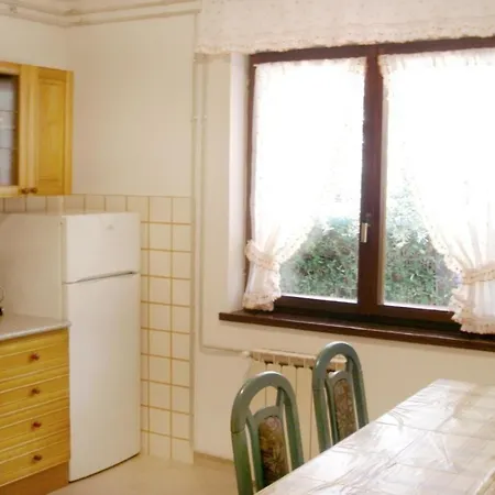 In Mit Gepflegtem Garten Apartman